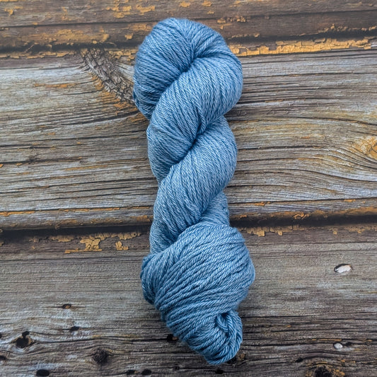Over Hobbiton – Aurum Merino Silk DK