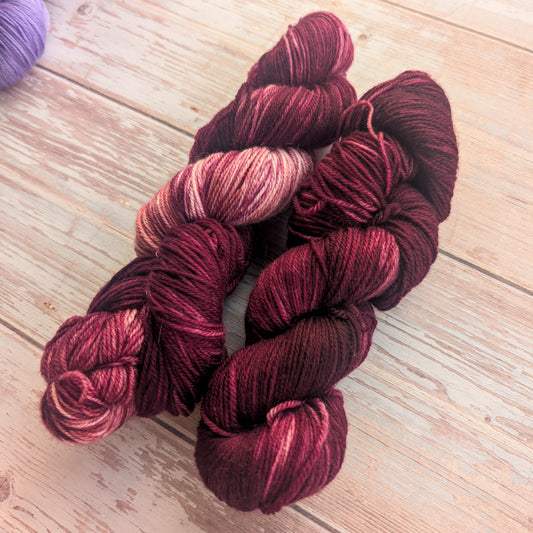 Plum Berry - Purrfect - 4ply /Fingering sock (Nundle